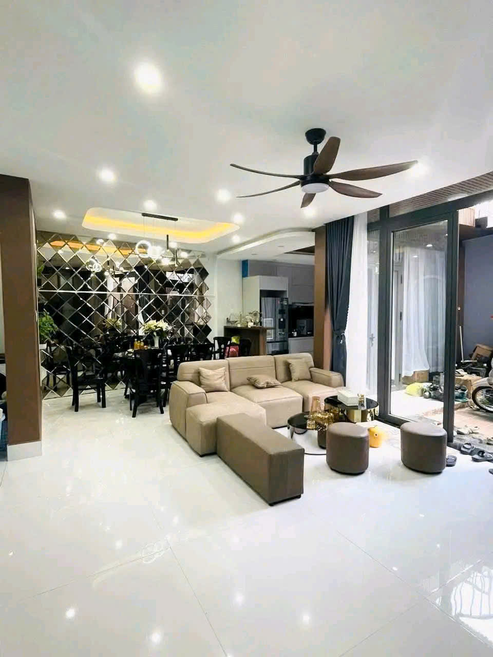 BÁN GẤP BIỆT THỰ GẦN 250m2 VỪA Ở VỪA CÓ CĂN HỘ CHO THUÊ - CÓ NGUỒN THU NHẬP CỐ ĐỊNH - Ảnh chính